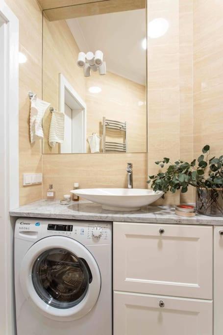 Wyzwolenia Apt , Lazienki Park & Zbawiciela Sq. 2' Варшава Екстер'єр фото