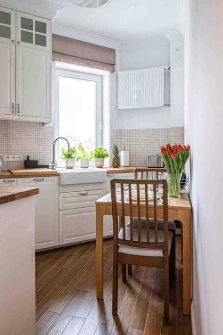 Wyzwolenia Apt , Lazienki Park & Zbawiciela Sq. 2' Варшава Екстер'єр фото