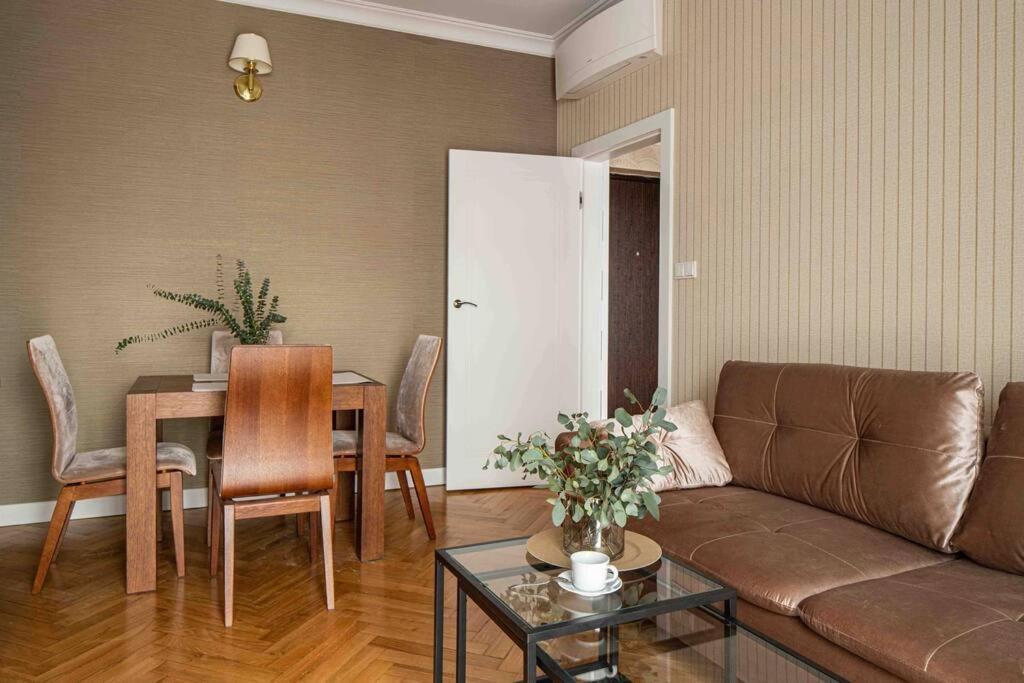 Wyzwolenia Apt , Lazienki Park & Zbawiciela Sq. 2' Варшава Екстер'єр фото